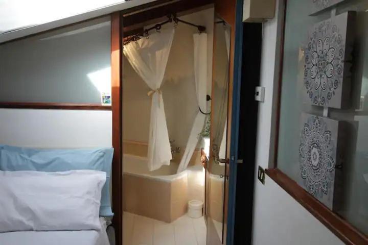 Accogliente Mansarda Nel Cuore Dell Antica Livorno Apartamento Exterior foto
